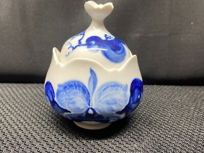 Meissen ''BLUE ORCHID'' Porcelain Accent / Trinket Box