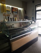 Vetrina banco gelati gelateria 24 Gusti De Blasi 