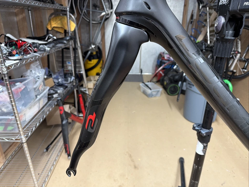 54cm PINARELLO DOGMA 60.1 Carbon Road Bike Frame Set. Rim Brake. Size 54. Black - Image 2 of 4