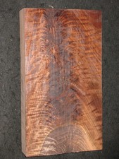 Cuchillo artesanal para tallar bloques de madera de nogal entrepierna rizada 15" AAAA