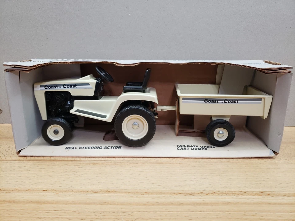 Ertl Coast to Coast Lawn Tractor and Dump Cart Trailer Diecast 1:12 - Image 2 of 4