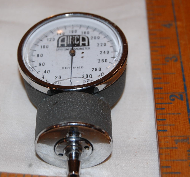 UNTESTED AINCA SPHYMOMANOMETER REPLACEMNT GAUGE HEAVY BLOOD PRESSURE CUFF READ