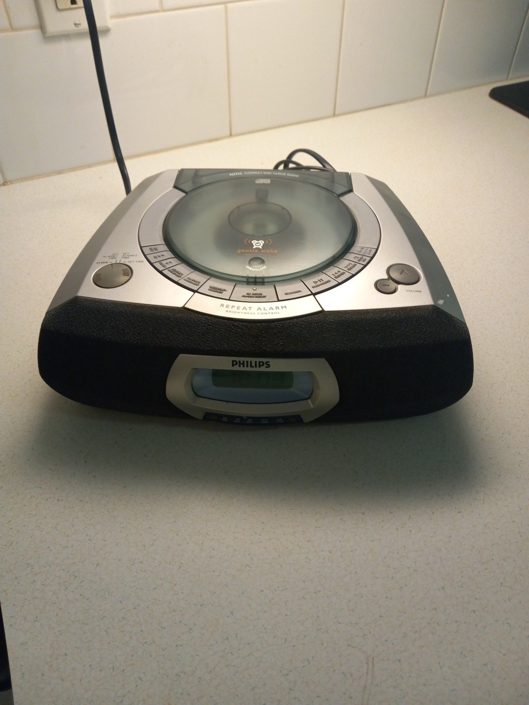Philips Stereo Clock~CD Player~AM FM Radio~Dual Alarm AJ3936
