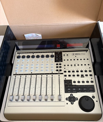 Mackie MCU PRO USB MIDI 8 Channel Master DAW Control Surface - works