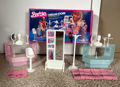 Barbie 1982, Barbie Dream Store Fashion Department Fabriqué à Taiwan NRFB