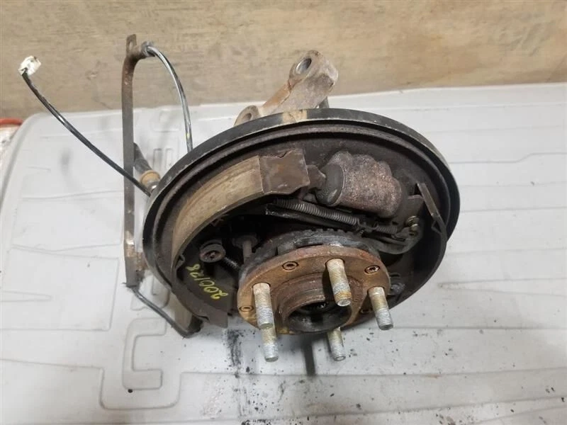 Subaru Impreza Forester 2002-2007 eje trasero izquierdo eje nudillo (frenos de tambor) Foto 3 de 3