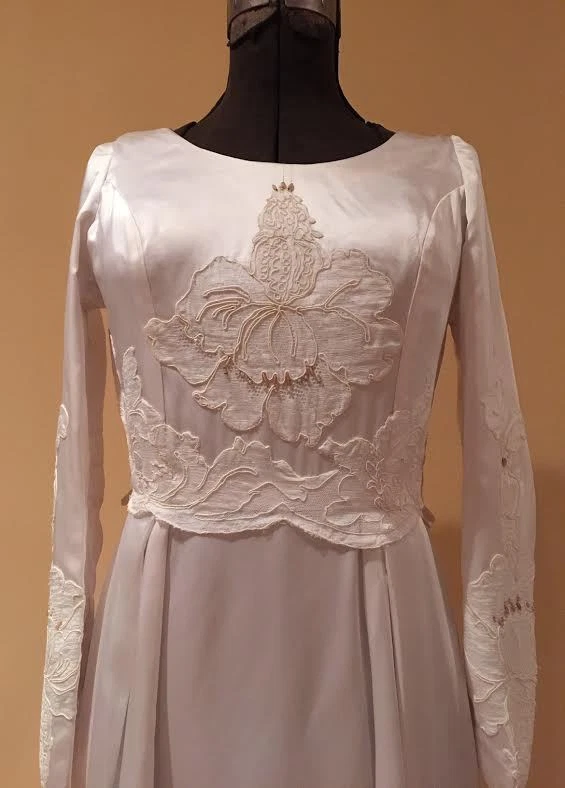 Vestido de novia vintage estilo columna tren Foto 4 de 4