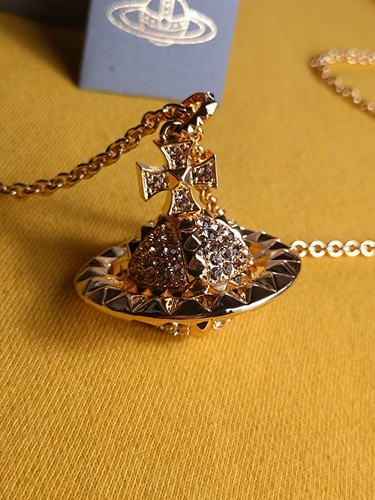 Vivienne Westwood Gold Large Crystal Adorned Orb Pendant Long Chain Necklace - Picture 2 of 9