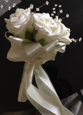 Elfenbein Rose Blumenmädchen Strauß, Hochzeit. 7 Schaumrosen. Rüschenband.
