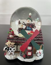 St Nicholas Square Snow Men Globe