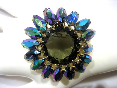 STUNNING VINTAGE IRIDESCENT PEACOCK BLUE/GREEN RHINESTONE BROOCH
