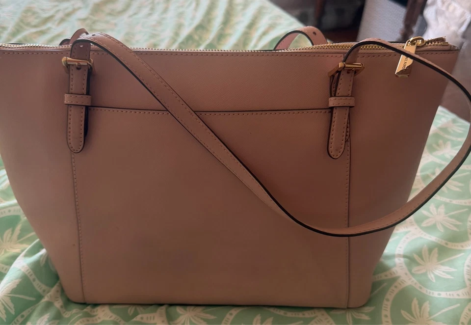 sac michael kors- en Simili cuir Rose  en parfait état - Photo 2/4
