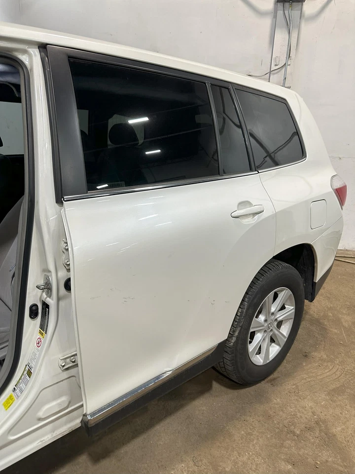 Used Rear Left Door Assembly Rear Side fits: 2013 Toyota Highlander Rear Left Gr - Image 2 of 4