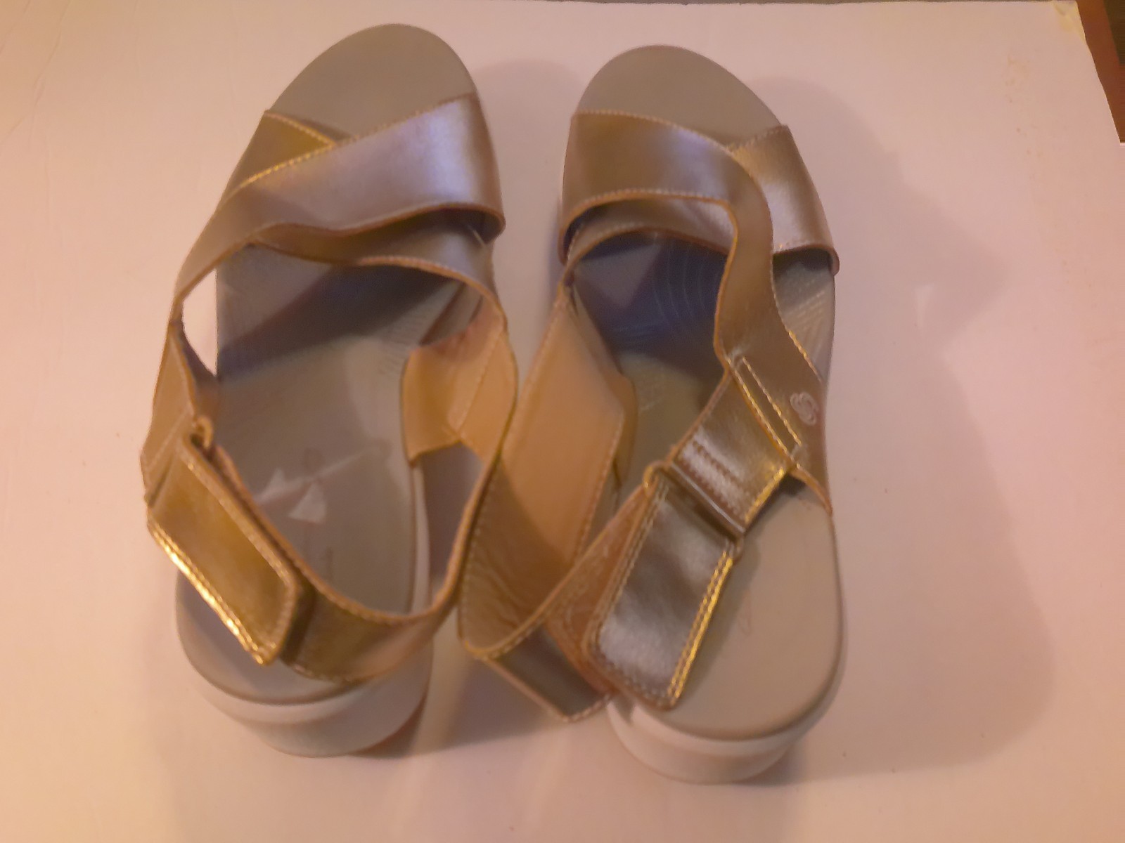 APL Sandali Clarks Cloudstepper donna ecopelle cinturino incrociato slingback 10 oro