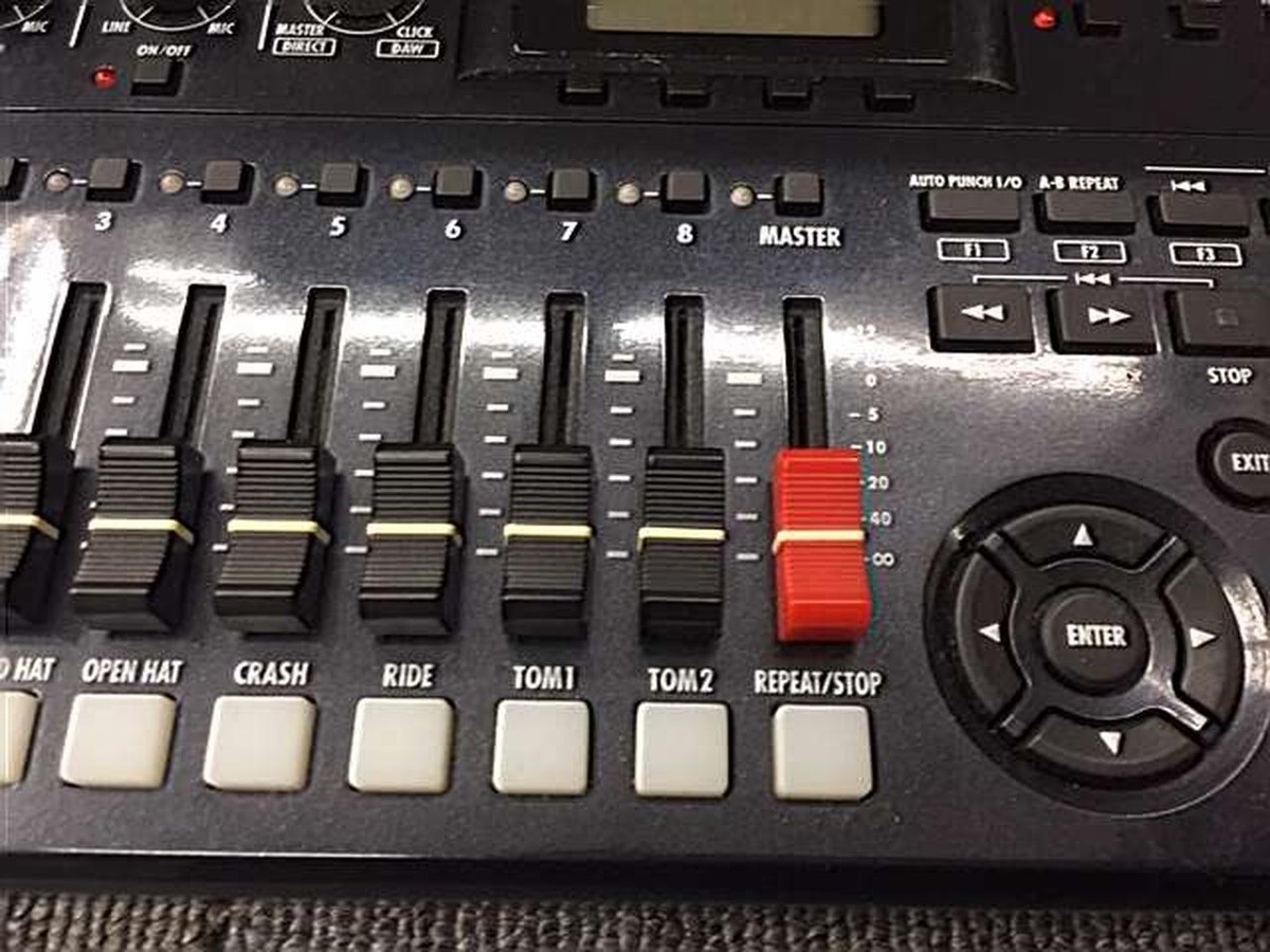 Zoom R8 Multitrack Digital Recorder 8-track MTR with Adapter