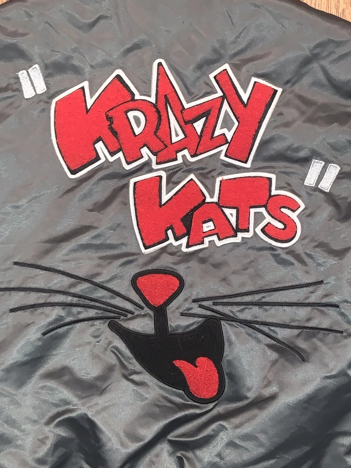 JAQUETA STALL AND DEAN KRAZY KATS VARISTY TAMANHO S/CH PRETA - Imagem 4 de 4