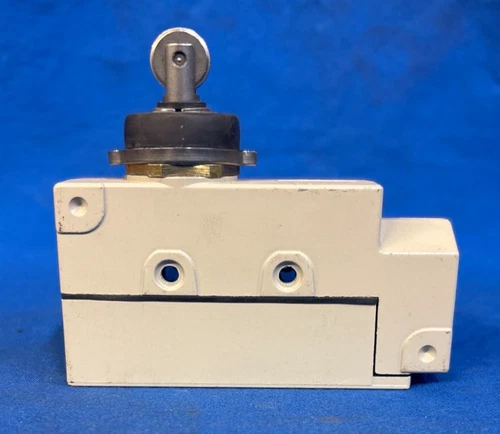 OMRON, ENCLOSED LIMIT SWITCH, ZE-N22-2S, AMPS: 15