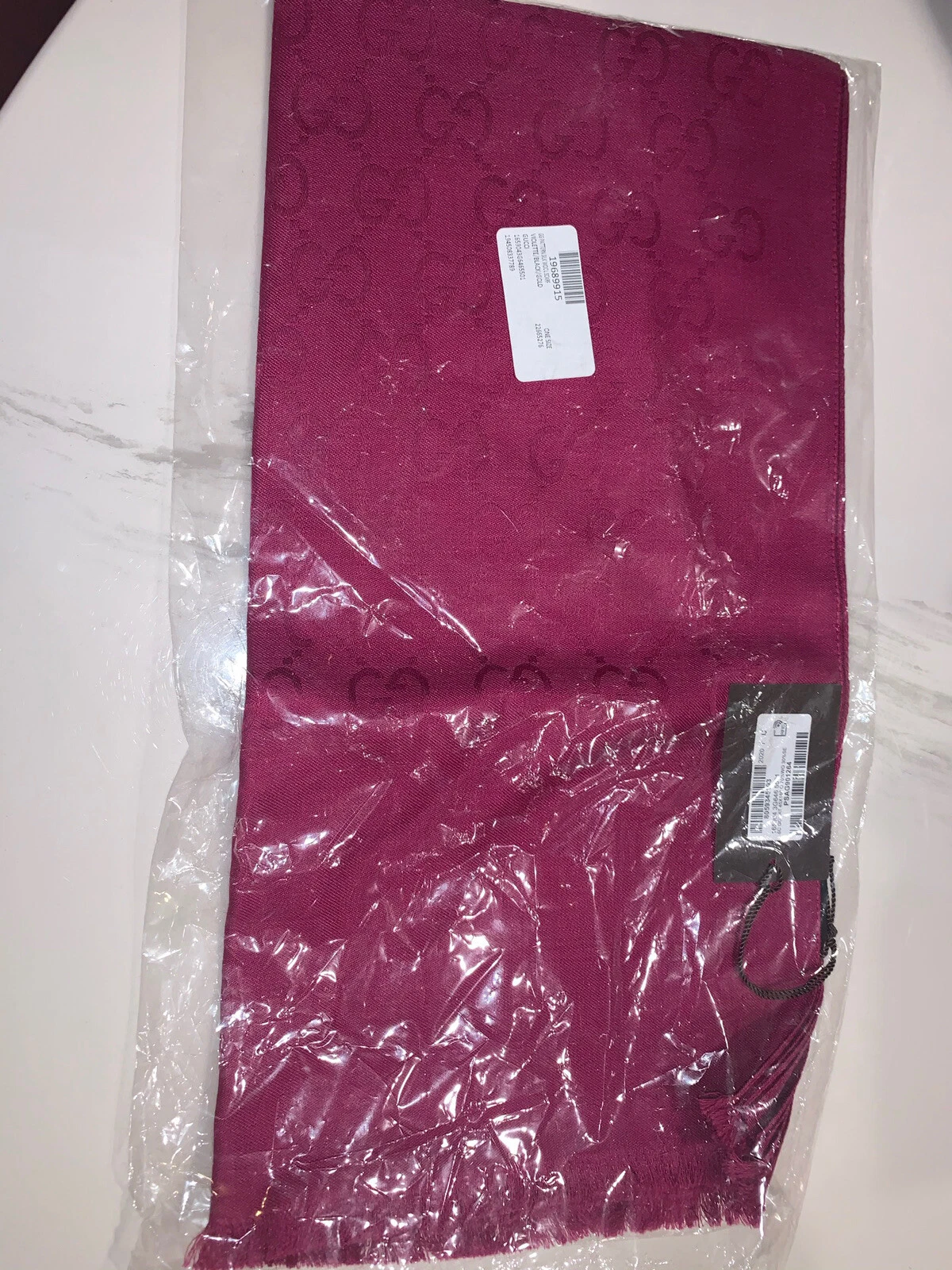 Neuf écharpe femme Gucci Supreme monogramme GG jacquard soie et laine enveloppe violettes