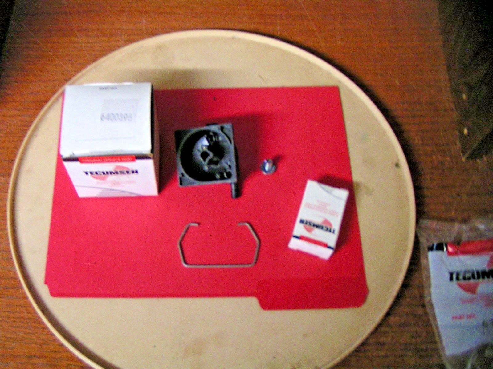 TECUMSEH ENGINE CARB FLOAT BOWL KIT OEM PART640039B NEW OEM