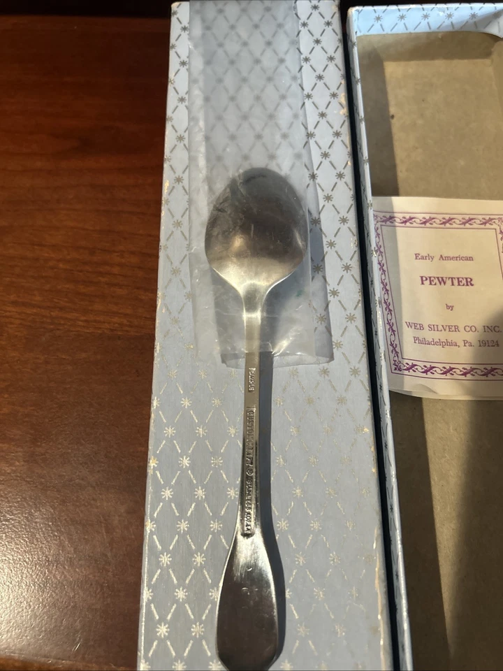 Cuchara Custom Craft USA con mango de peltre floral en relieve. Foto 3 de 4