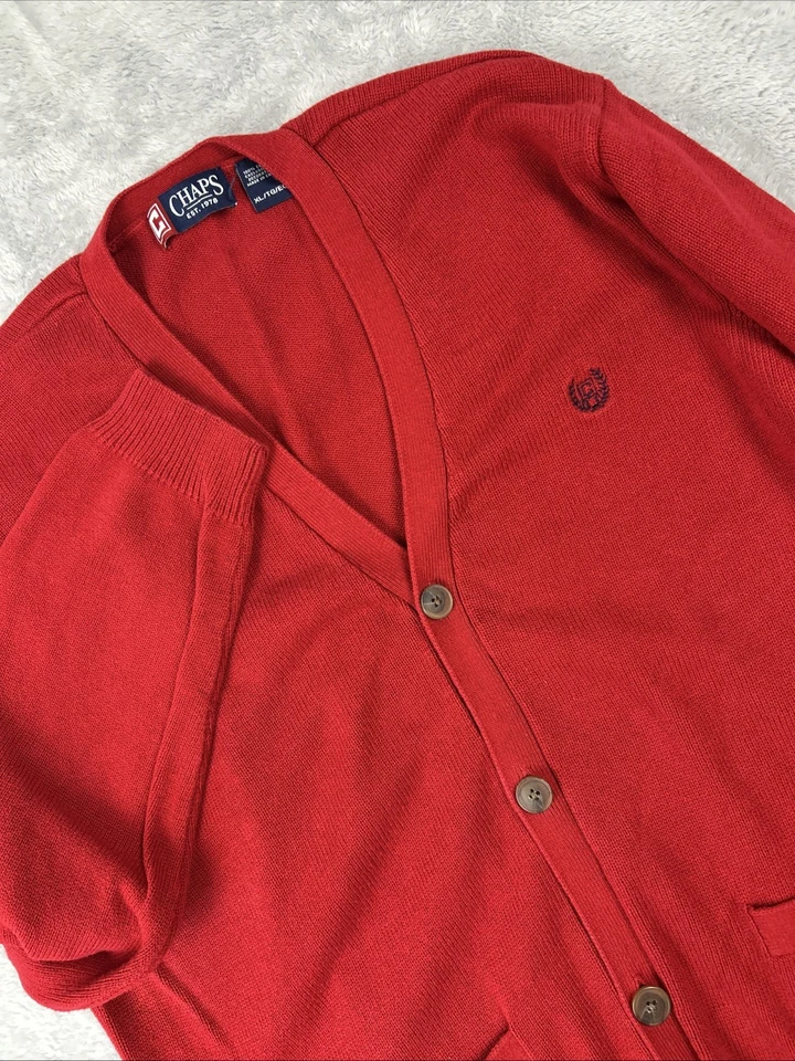 Cárdigan suéter Chaps XL para hombre cuello en V botón rojo precio de venta sugerido por el fabricante $80 bolsillos para abuelo Foto 2 de 4