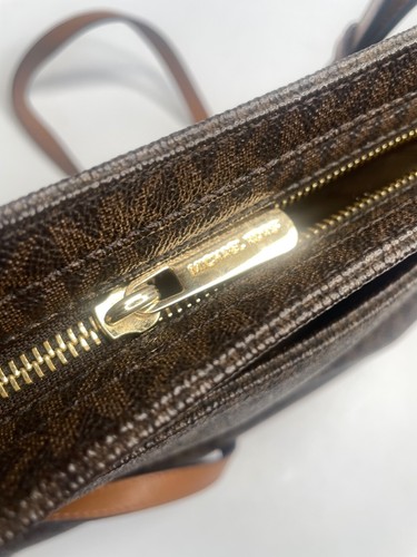 Borsa messenger grande da viaggio Michael Kors donna jet set marrone pvc usata 2019 - Foto 7 di 10