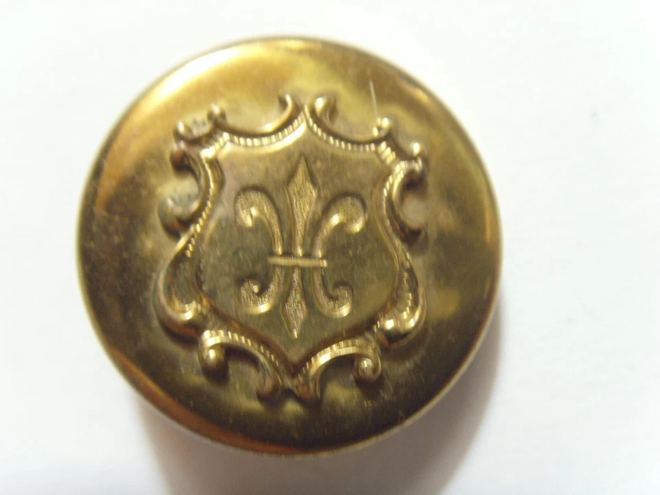 antique French Royal shield fleur de lis gold tone metal collector button 51907 - Image 2 of 4