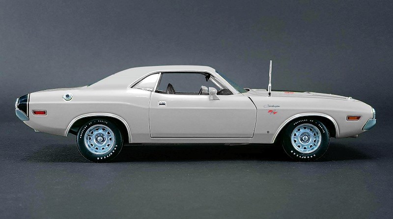 ACME 1970 Dodge Challenger R/T Hemi 426 A4 Silver Poly 1:24 LONG