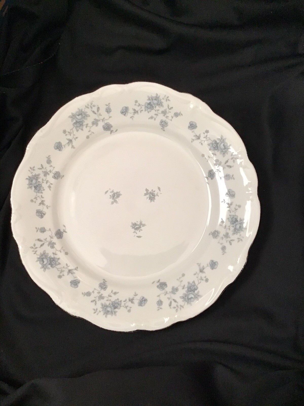 Johann Haviland Traditions Fine China - Blue Garland Pattern - 1 Dinner Plate