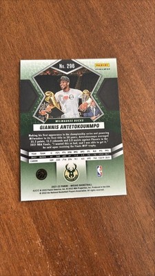 Giannis Antetokounmpo 2021-22 Panini Mosaic Finals MVP Green Prizm