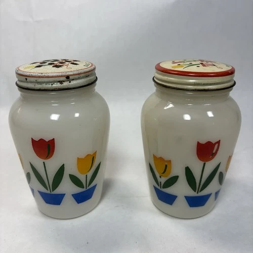 Vintage Anchor Hocking Fire King Tulip Salt And Pepper Shakers