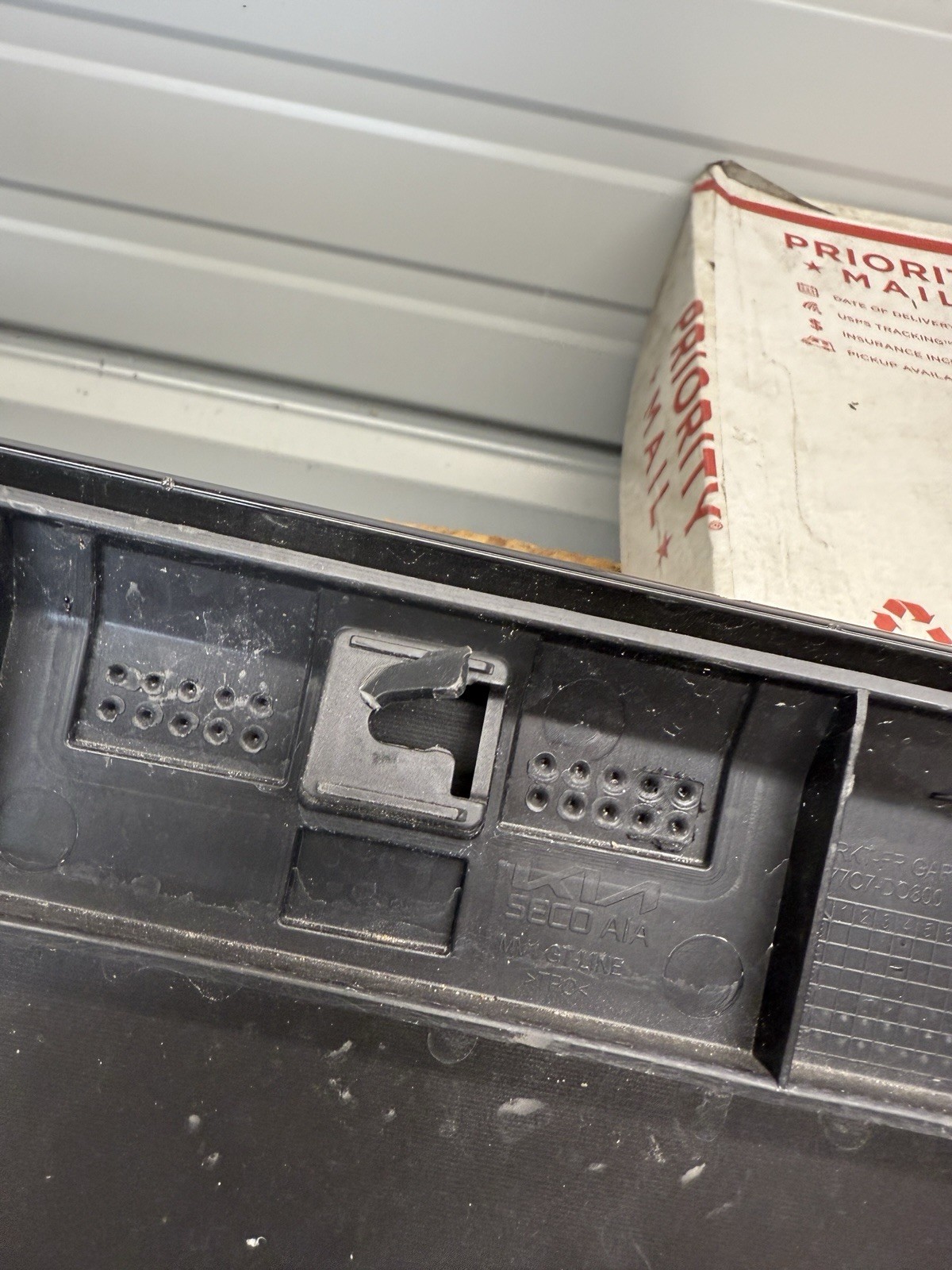 GENUINE FRONT Door Lower Molding LEFT 2024-2025 Kia EV9 GT-Line 87721-DO300