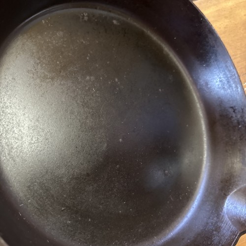 Vintage Griswold #9 Grooved Handle Cast Iron Skillet - No. 9 - 710 J - - Picture 2 of 9