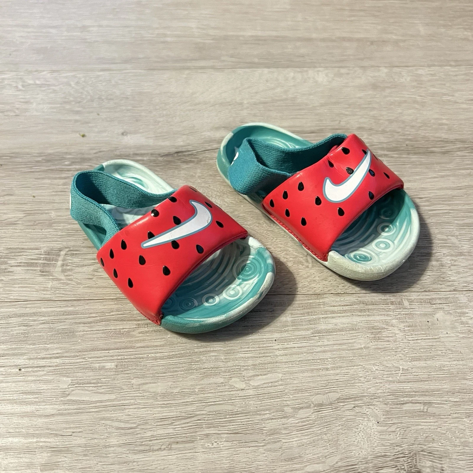 Sandali bambino Nike anguria rosso DV3393 600 taglia 4C ottime condizioni