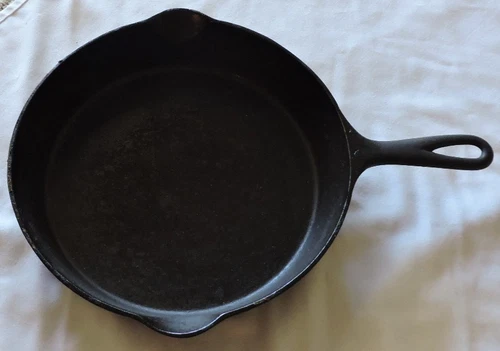 Vintage "Wagner" Sidney-O  #9 Cast Iron Skillet Double Pour Spout With Heat Ring