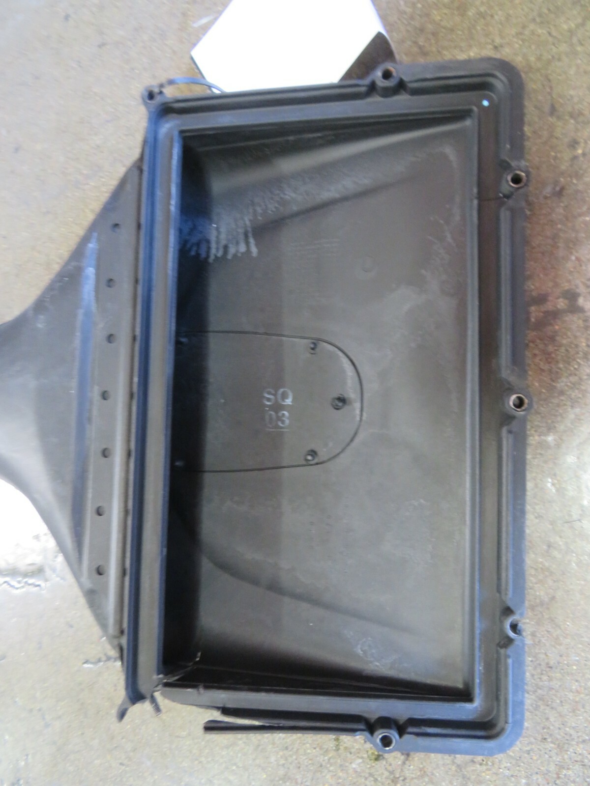 Ferrari FF, Air Cleaner, Used, Damaged, Cracked Lid, P/N 265497