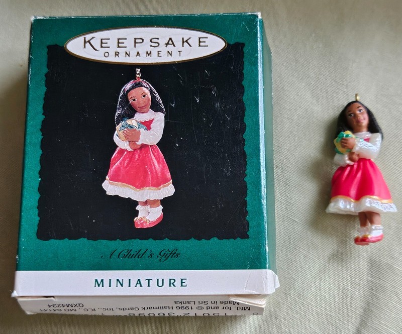 HALLMARK ORNAMENT A CHILD'S GIFTS African American Girl MINIATURE 1996