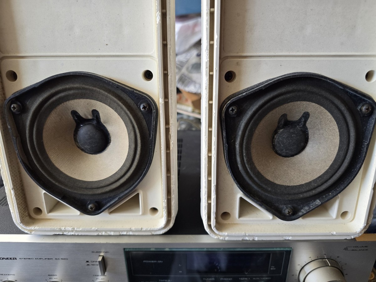 Bose Model 101 Music Monitor Set of 2 Loud Speakers White Free