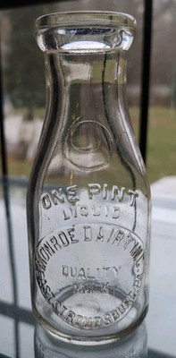 Pint Monroe Dairy Inc Milk Bottle East Stroudsburg Pennsylvania PA Monroe County
