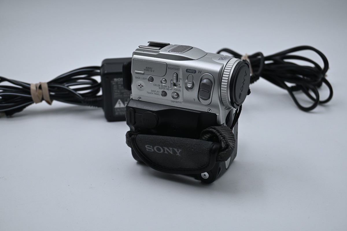 SONY ソニーDigital Handycam DCR-PC101 Sony DCR-PC101 Mini DV digital camcorder at Crutchfield