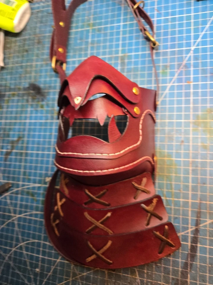 Máscara de Halloween hecha a mano de latón cuero grano completo diseño samurai Oni de sangre de buey Foto 2 de 4