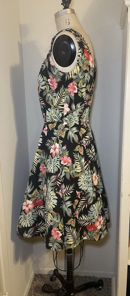 1950’s Style Swing Dress Floral Small Sleeveless Cotton Polyester Black - Image 2 of 4