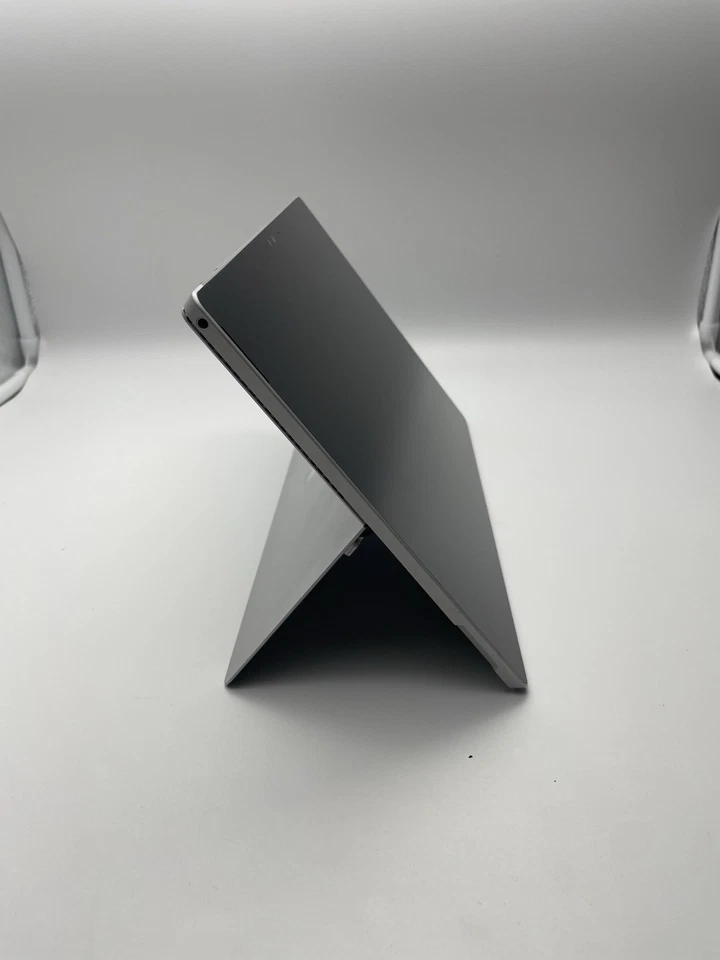 Microsoft Surface Pro 4 i5-6300 12,3'' 128GB 4GB RAM Win10 GRADE: GUT inkl. 19% - Bild 2 von 4
