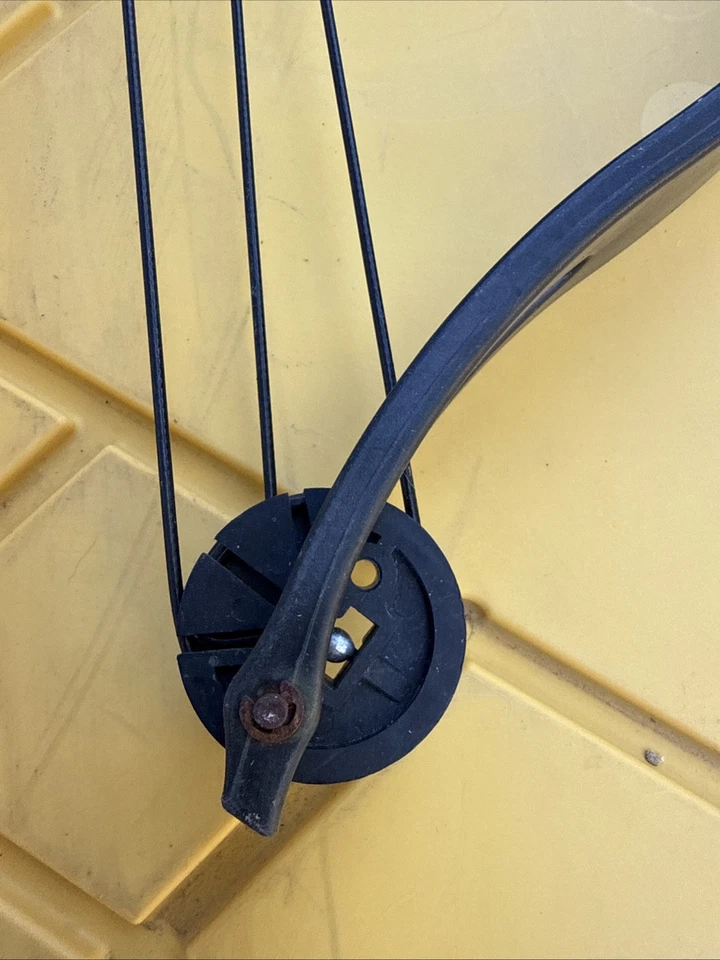 Arco compuesto juvenil Crosman Elkhorn usado Foto 2 de 4