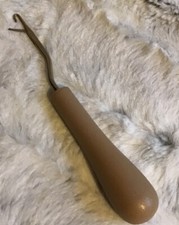 Vintage Latch Hook Tool for Yarn Rag Rugs plastic Handle