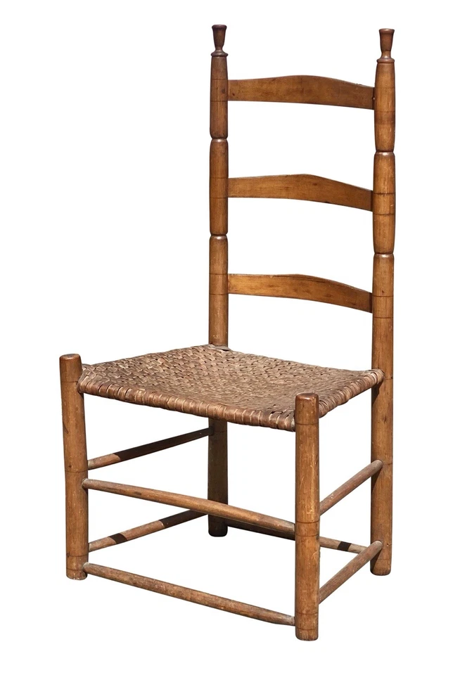 Silla antigua con respaldo de escalera Queen Anne con asiento de férula Foto 3 de 4