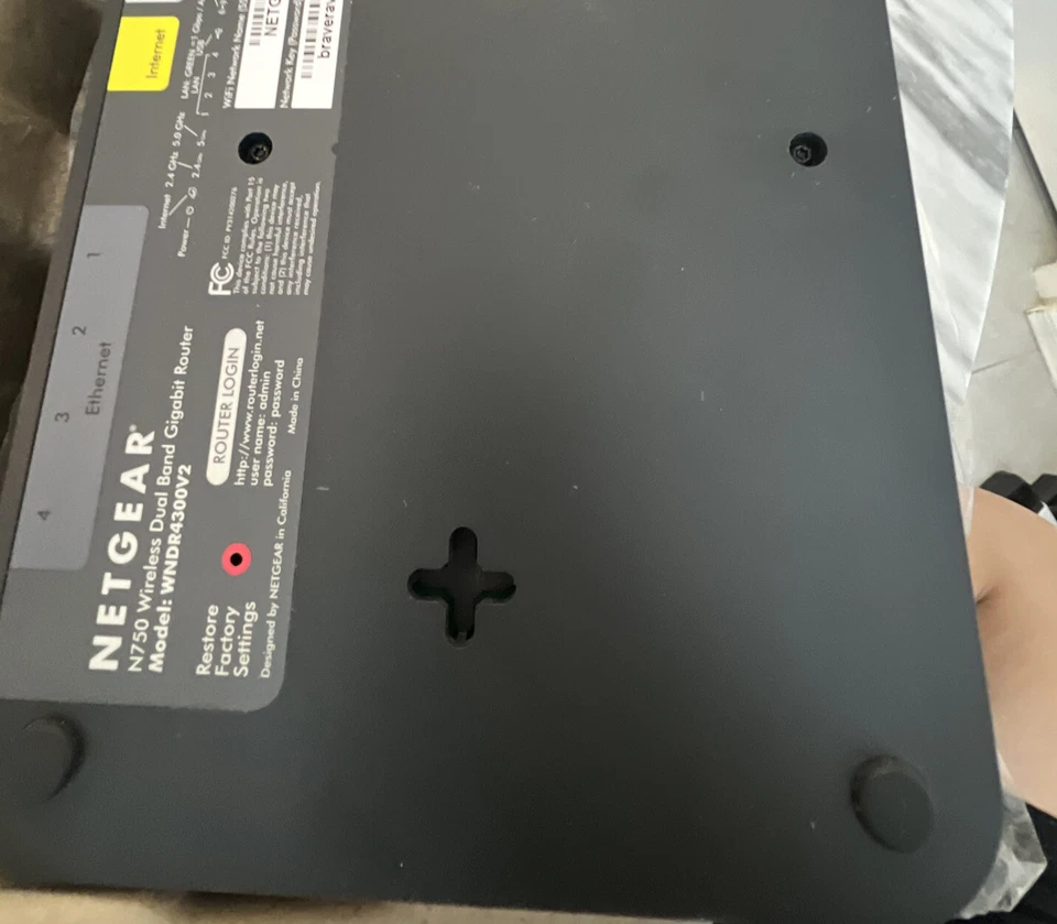 NETGEAR N750 WiFi 300+450Mbps Dual Band Gigabit Router (WNDR4300) - Image 2 of 3