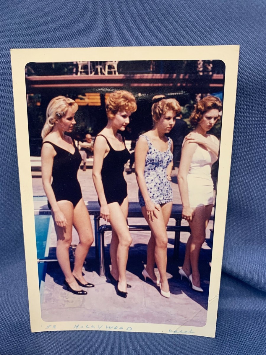 Young Beautiful Women Beauty Pageant Contestants n Bathing Suits