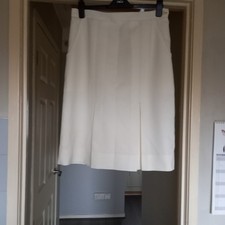 Ladies lawn bowling white skirt size 16-18