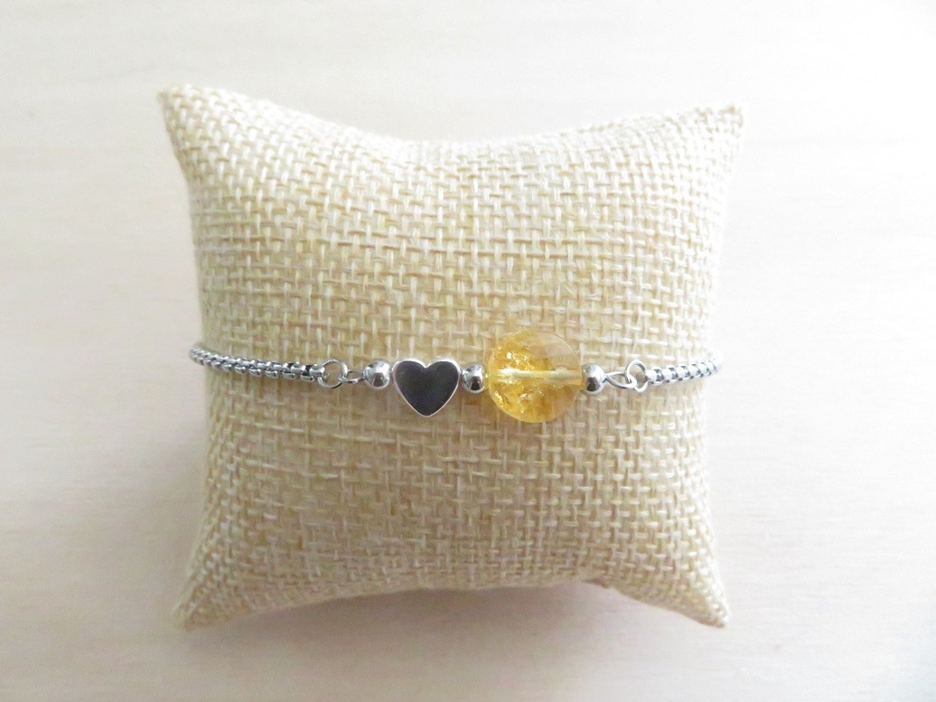 Bracelet en citrine et chaîne acier pour illuminer vos tenues de bureau